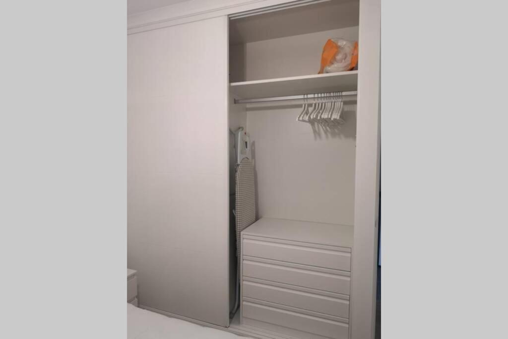 Piso Moderno Con Garaje En El Centro De Vigo Apartment Bagian luar foto